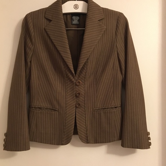 Women’s Laundry/Shelli Segal 2-pc Pinstripe Suit - Picture 2 of 8